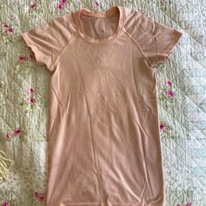 Pink mist size 4 swiftly tech short sleeve